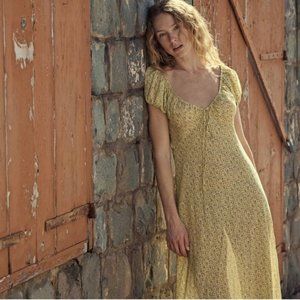 Doen Taylor Swift Sofia Yellow Floral Dress in Moonflower Size Small